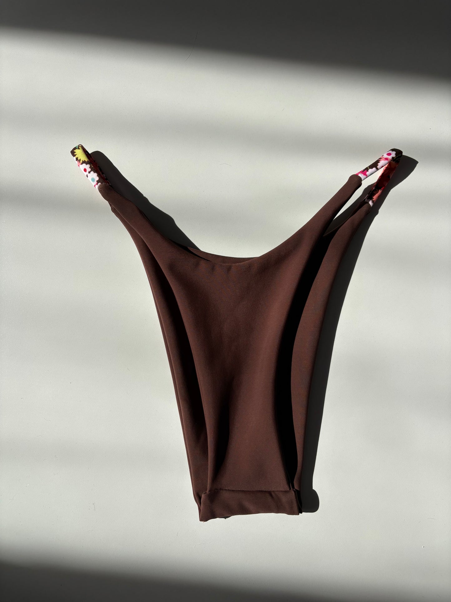 Available RTS Small Kona Floral Set